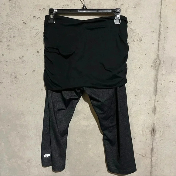 Marika Tek Skirted Leggings Womens M Black Grey Stretch Cropped Capri Active - Picture 3 of 8